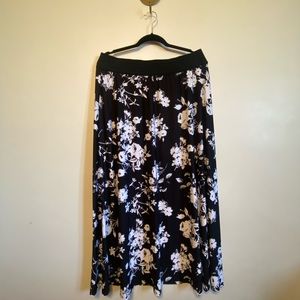 Black & White Floral Skirt NWOT